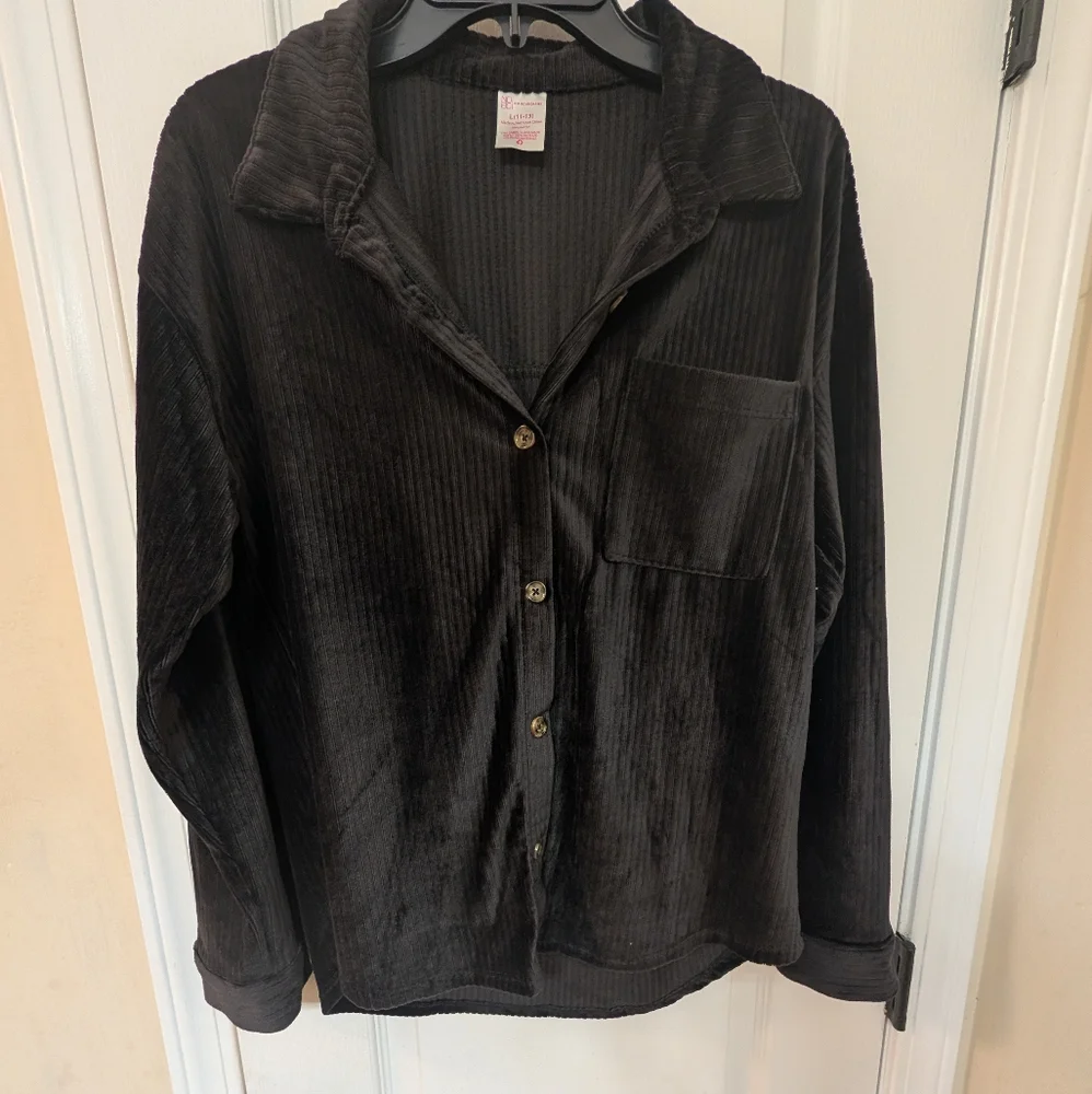 NWOT No Boundaries Black Ribbed Brushed Corduroy Button-Up Shirt with Pocket - Picture 1 of 10